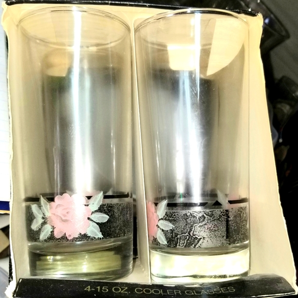 Complement Drinkware By Corelle Pink Flowers black design Set 4-15oz Glasse NOS - Picture 5 of 5